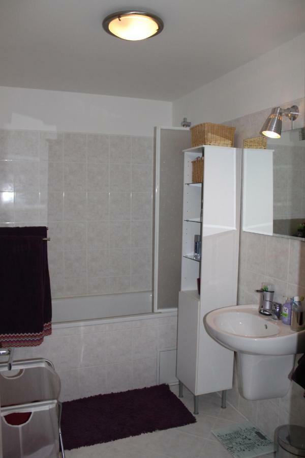 Apartamento Sunny Two-story Kyje *