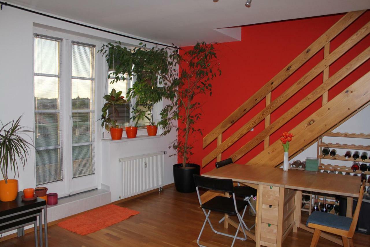 Sunny Two-story Kyje Apartamento *