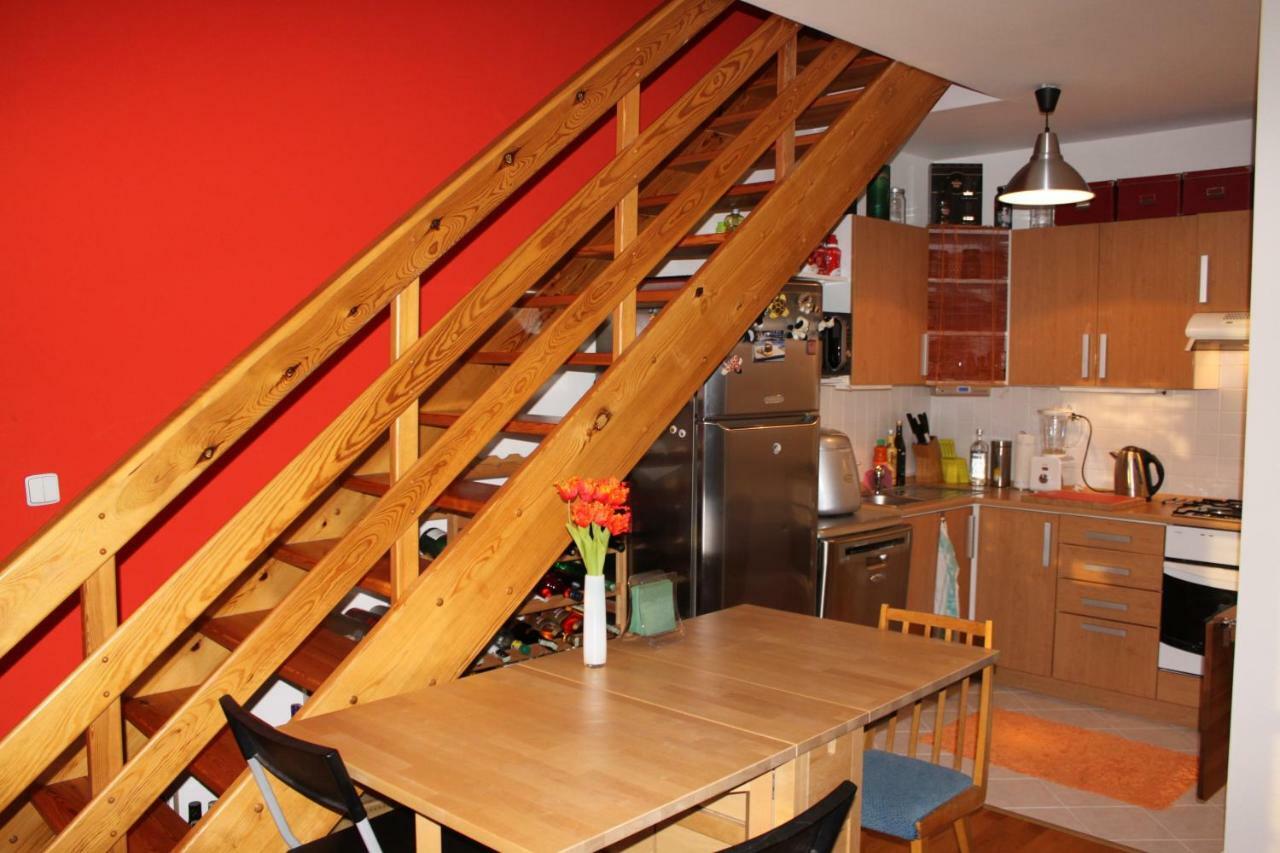 Sunny Two-story Kyje Apartamento